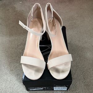 Women's Elegant Cream Heels from Amazon Size 8 Cutesy Formal